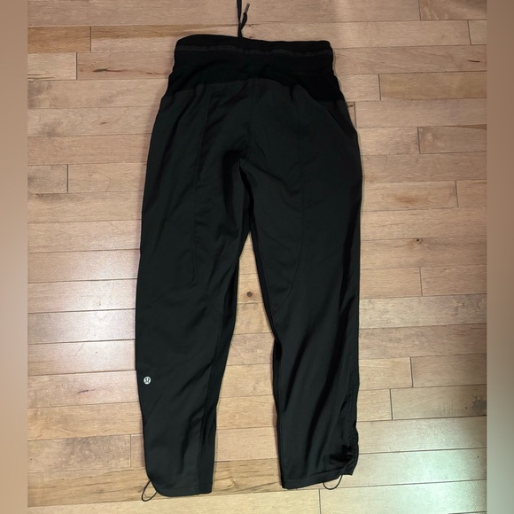 Lululemon Cropped Dance Studio Pants Mid-Rise size 2 in black - Picture 6 of 10